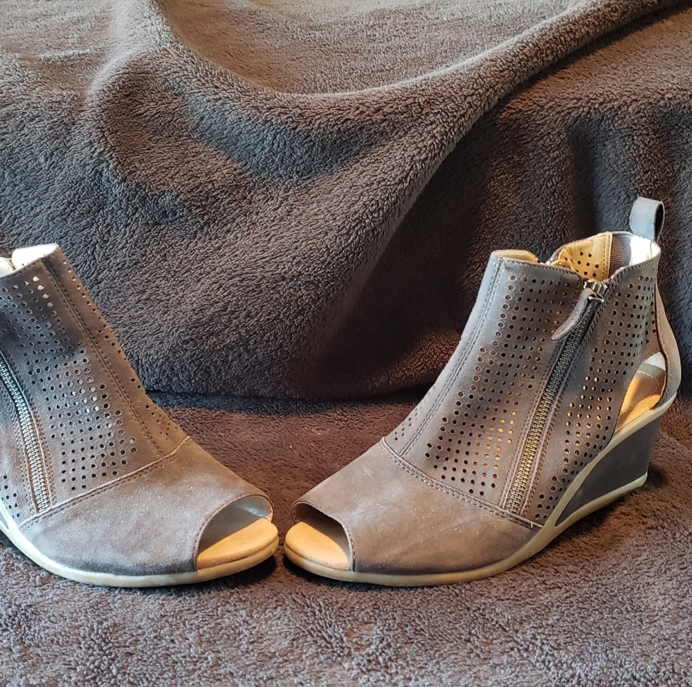 Earth size 10 shooties